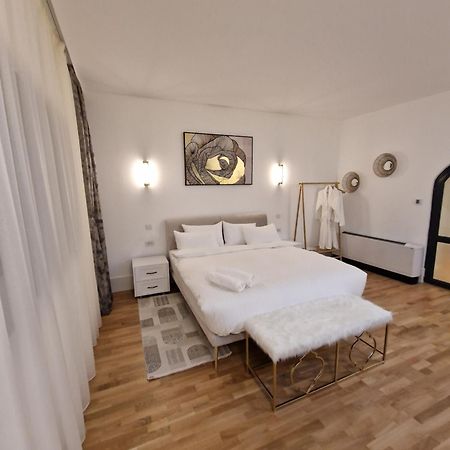 Rokebea Luxury Lägenhet Braşov Exteriör bild