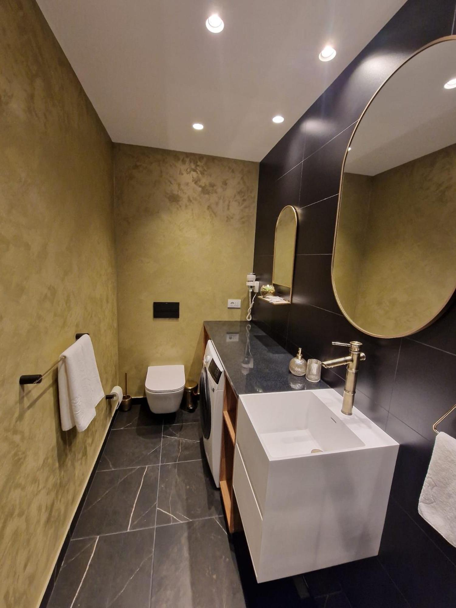 Rokebea Luxury Lägenhet Braşov Exteriör bild
